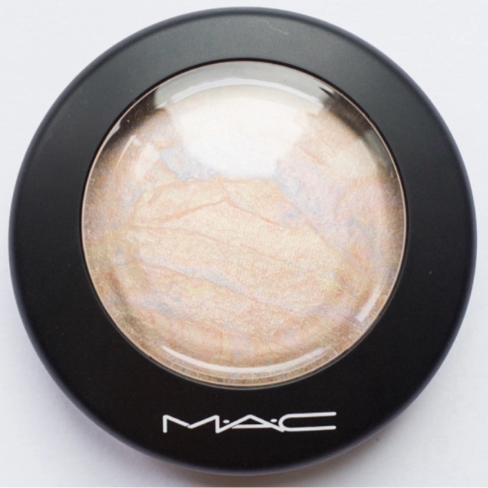MAC !MOST COVETED! SPECIAL EDITION Mineralize Skinfinish - Picture 6 of 14